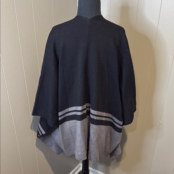 Echo Women’s One size Black and Gray Striped Poncho - Picture 4 of 5